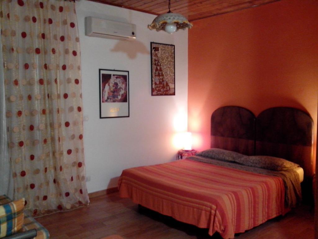 Bed&Breakfast La Casetta SantʼAlessio Siculo Quarto foto